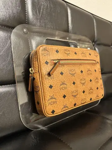 레어 MCM Phenomenon 아크릴 데크 클러치백