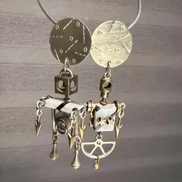 귀여운 (STERLING DESIGN?) 로봇 귀걸이