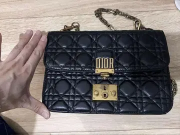 블랙 퀼팅 숄더백