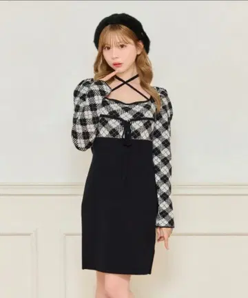 아프레 주르 크로스 리본 니트 미니 원피스 블랙