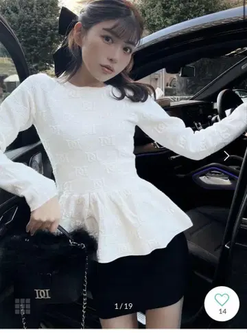 화이트 페플럼 니트 긴팔 다리치