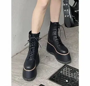 MURUA 레이스업 부츠