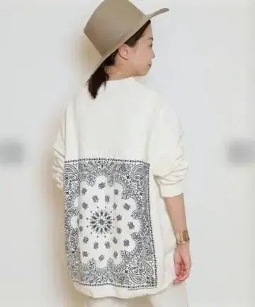 새상품 미시착 REMI RELIEF 반다나 가디건 화이트