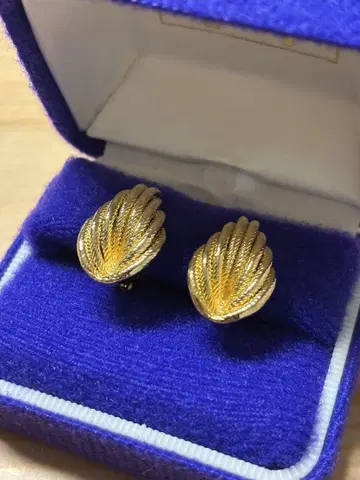 주얼리 마키 골드 쉘 모티브 귀찌