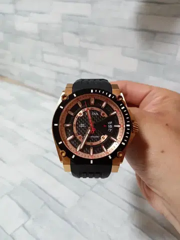 Bulova 블랙 골드 쿼츠 손목시계 작동품