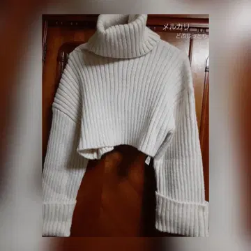 ZARA 크롭 롱 슬리브 터틀넥 니트 스웨터
