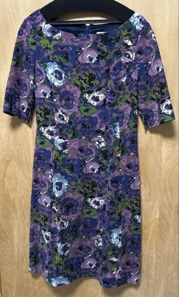 Shilla 꽃무늬 반팔 무릎 기장 원피스