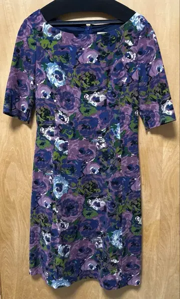 Shilla 꽃무늬 반팔 무릎 기장 원피스