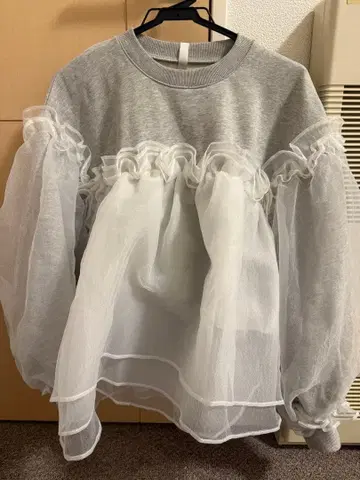 Bibiy ANNA PUFF TOP 프릴 맨투맨 그레이 x 화이트