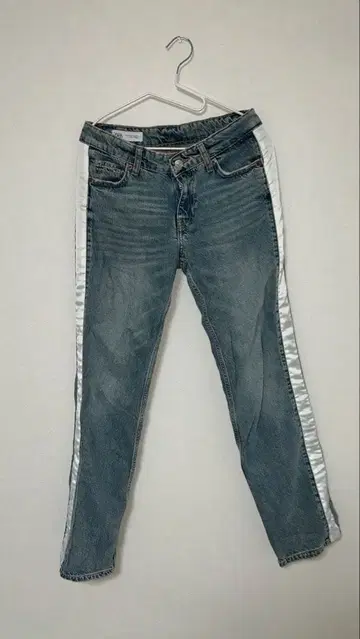 자라 사이드 테이프 로우라이즈 데님