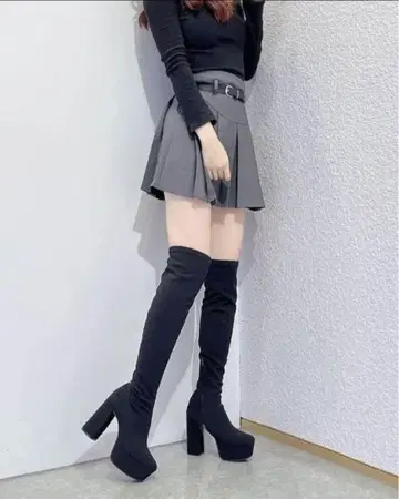 풍성한 볼륨 통굽 니하이 부츠