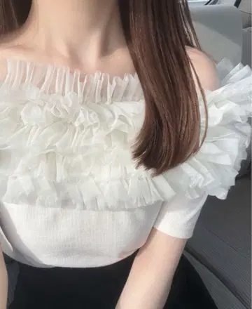 프릴 오프숄더 반팔 상의