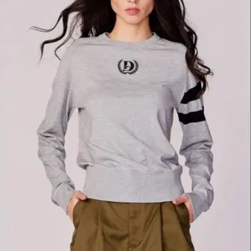 DSC D 로고 니트탑