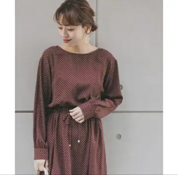 어반 리서치 써니 라벨 허리 리본 도트 원피스 보르도