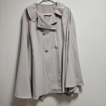 베이지 더블 브레스트 케이프 코트