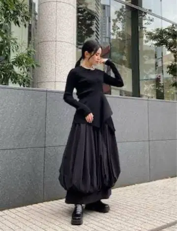 UN3D. 벌룬컷 스커트