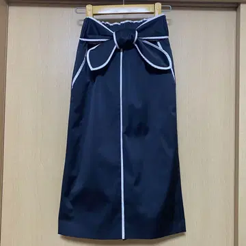 [ 새상품급 ] TIARA 티아라 바이컬러 리본 박스 타이트 스커트 블랙