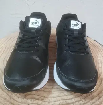 PUMA 블랙 스니커즈