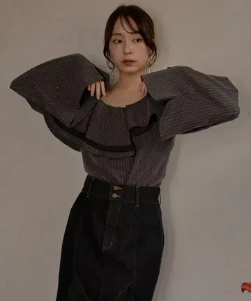프릴 원 숄더 탑 / 프릴 원 숄더 탑