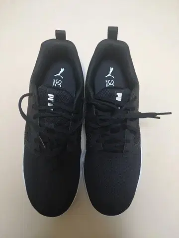 PUMA 블랙 스니커즈