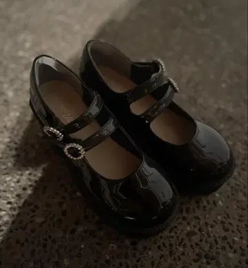 SALE! bubbles Avail 지뢰계 양산형 에나멜 통굽 블랙