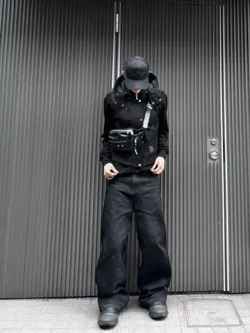 VIH20A loose fit oil coating denim