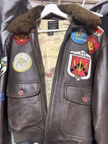 이번 주말 기간 한정 가격 인하 AVIREX G-1 가죽 자켓