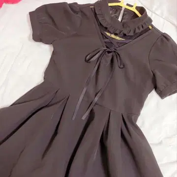 ROJITA 스핀들 프릴 하이넥