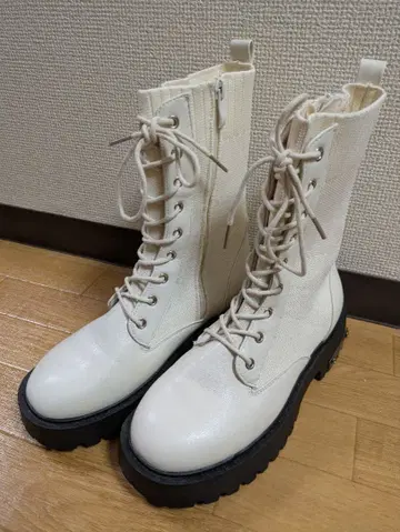 화이트 레이스업 롱 부츠
