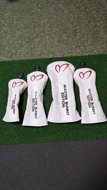 컨디션 최상 MASTER BUNNY EDITION 골프헤드커버 4개 세트