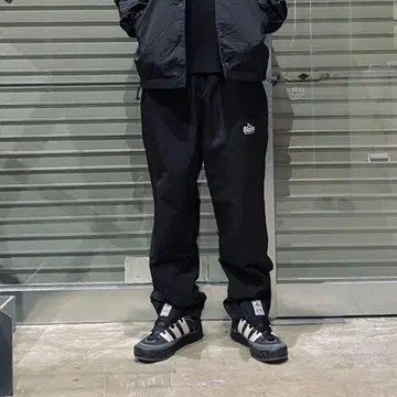 CITY COUNTRY CITY SWITCHING TRACK PANTS