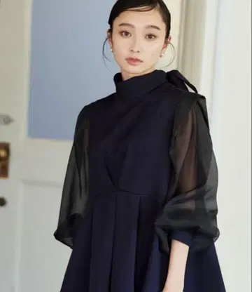 오간자 슬리브 턱 플레어 상의 & 시크릿 밴딩 슬림 테이퍼트 팬츠