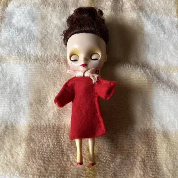 미니 브라이스 빨간색 드레스 인형 본체