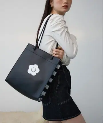 MARY QUANT x AZUL 쇼핑백 플라워 로고 블랙 완판템