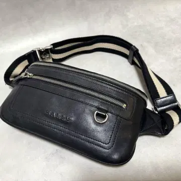 새상품급 BALLY 바디백 사선 크로스 가죽 사코슈 블랙
