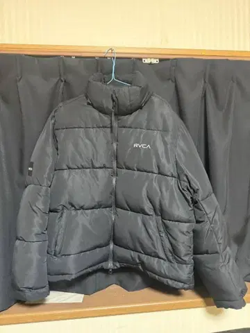 RVCA 후드 부착 다운 자켓 블랙