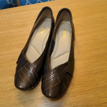 새상품급 26cm 로우힐 madras MODELLO 펌프스