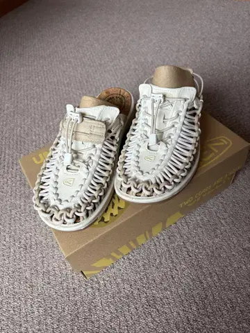 KEEN UNEEK II CONVERTIBLE X 샌들 US10