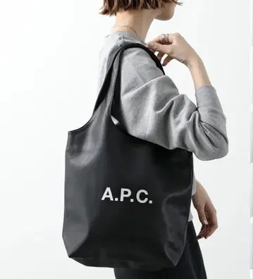 A.P.C. 토트백