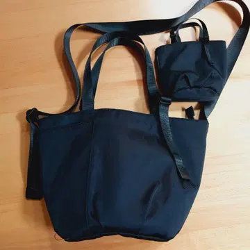 새상품급 이아파피요네 조절 토트백 S 블랙