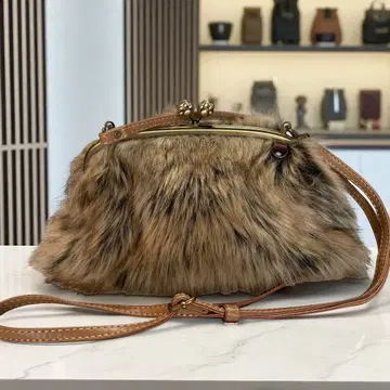 ab 인조 모피 가마구치 숄더백 브라운 계열 고양이