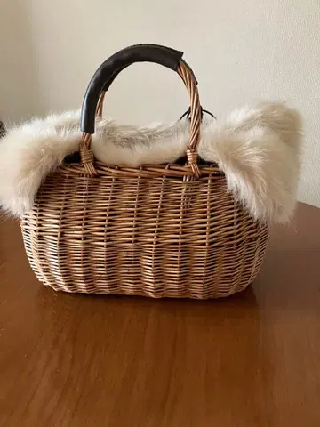 퍼 달린 등나무 바스켓백
