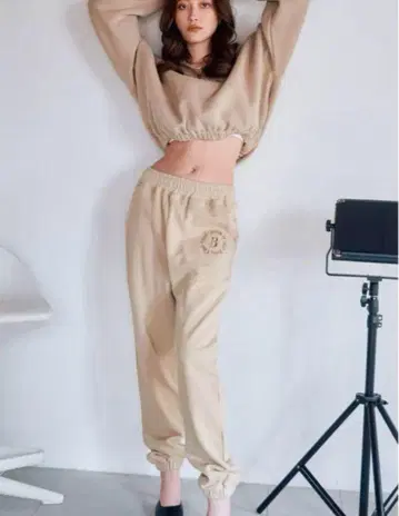 BLONDEY B 엠블럼 조거 스웨트 팬츠