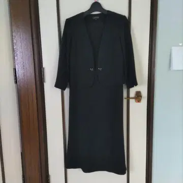 LAPINE 블랙 수트 자켓 스커트