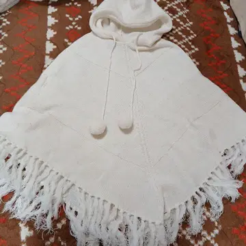 화이트 후드 부착 판초