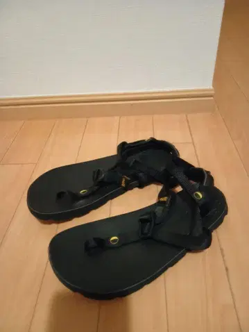 상태 좋음 인기 LUNA SANDALS 블랙 샌들 스트랩 포함
