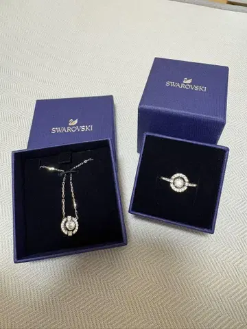 Swarovski 목걸이와 반지 세트