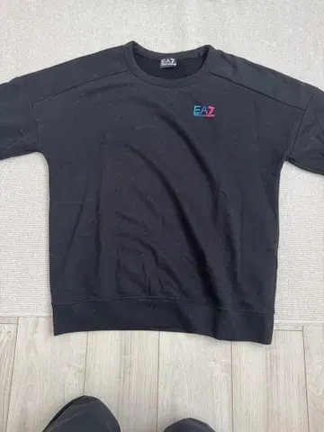 EA7 블랙 트레이닝복