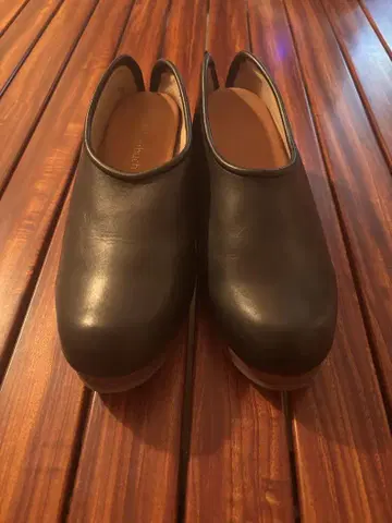 블랙 가죽 클로그 샌들 중간 힐