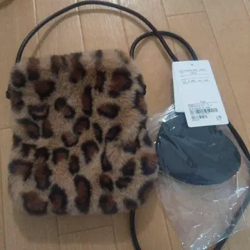 레오파드 무늬 퍼 숄더백